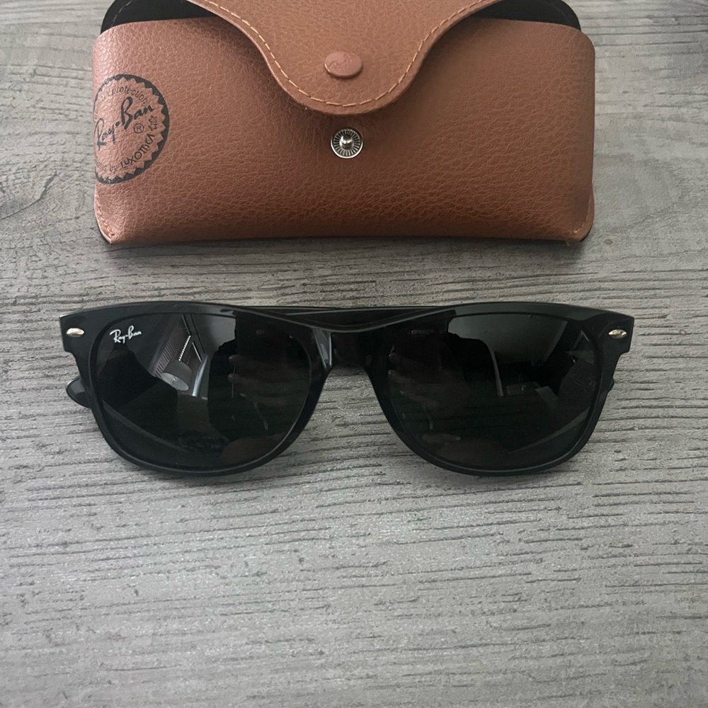Ray-Ban Classic Black Sunglasses with Brown Case